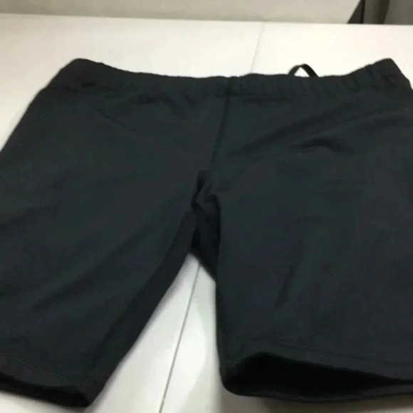 Kswiss   ladies  body shorts  L​ - Picture 3 of 16